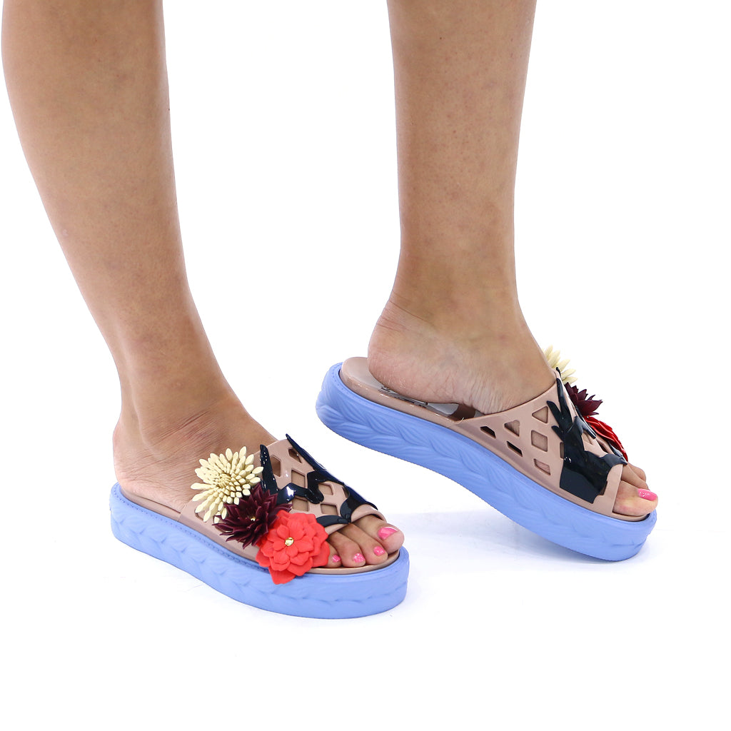 Claudia Rubber Slides