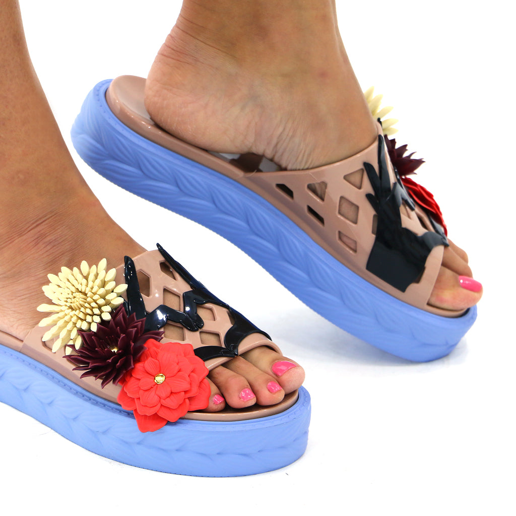 Claudia Rubber Slides