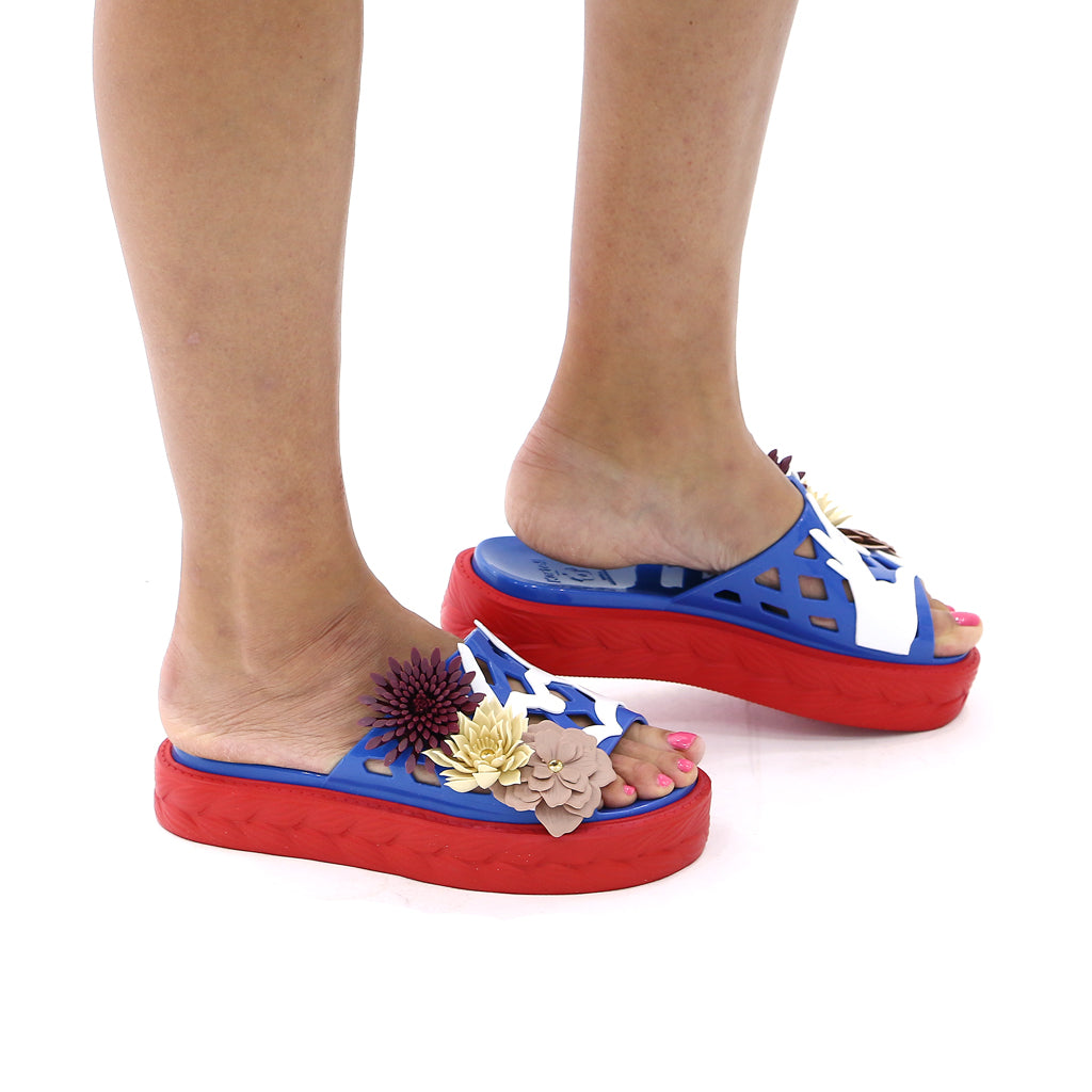 Claudia Rubber Slides
